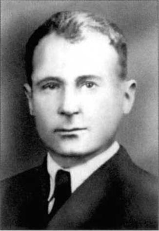 Генерал-майор СМИРНОВ ИВАН ВАСИЛЬЕВИЧ (псевдоним — «ОСТВАЛЬД») Родился в 1901 г. в д. Ельники Бежецкого района Ка­лининской области. Русский.