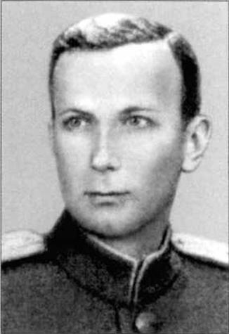 Полковник СЕРЕДА ЛЕОНИД АНДРЕЕВИЧ (псевдоним — «ЗЕВС») Родился в 1906 г. в с. Александровка Черниговской области, украинец. Образование высшее — окончил Во­енную академию им. М. В. Фрунзе в 1940 г.