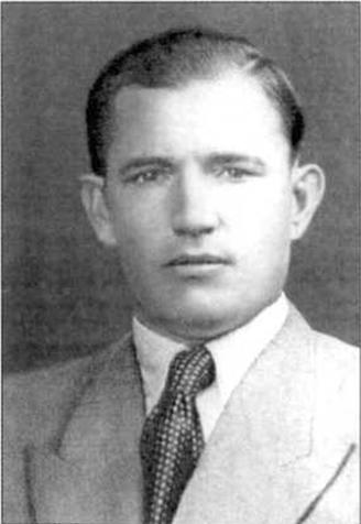 Полковник ЯКОВЛЕВ АЛЕКСАНДР ВЛАДИМИРОВИЧ (псевдоним — «САВВА») Родился в 1904 г. с. Хортица Запорожской области. Русский.