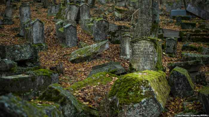 Некрополь крымских караимов