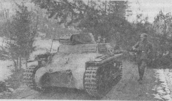 Лёгкий танк Pz.I Ausf.A из состава 40-го танкового батальона специального назначения. Норвегия, апрель 1940 года. Лёгкий танк Pz.I Ausf.A из состава 40-го танкового батальона специального назначения. Норвегия, апрель 1940 года.