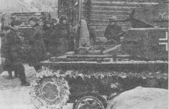 Pz.I штаба 7-го танкового полка 10-й танковой дивизии. Восточный фронт, начало 1942 года. Pz.I штаба 7-го танкового полка 10-й танковой дивизии. Восточный фронт, начало 1942 года.