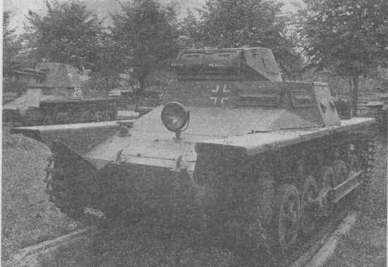 Плавающий вариант танка Pz.I Ausf.B на выставке трофейной техники в ЦПКиО имени Горького. Москва, 1945 год. Плавающий вариант танка Pz.I Ausf.B на выставке трофейной техники в ЦПКиО имени Горького. Москва, 1945 год.