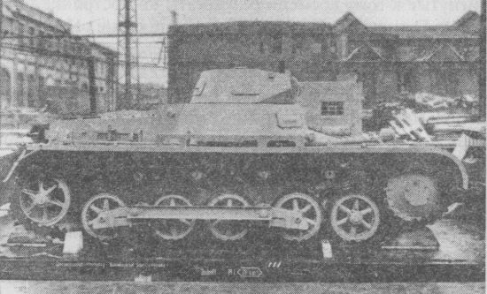 Pz.I Ausf.B отличался от модели А главным образом ходовой частью и силовой установкой. Pz.I Ausf.B отличался от модели А главным образом ходовой частью и силовой установкой.