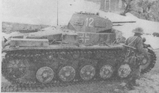 Один из Pz.II 3-й роты 40-го батальона специального назначения. Норвегия, апрель 1940 года. Один из Pz.II 3-й роты 40-го батальона специального назначения. Норвегия, апрель 1940 года.
