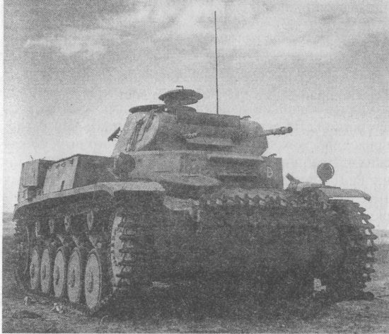 Pz.II Ausf.C захваченный английскими войсками. Северная Африка, 1942 год. Pz.II Ausf.C захваченный английскими войсками. Северная Африка, 1942 год.