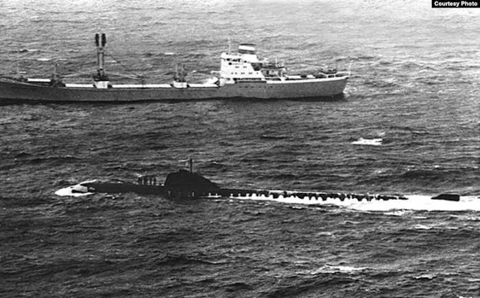 Субмарина К-8 и сухогруз Субмарина К-8 и сухогруз