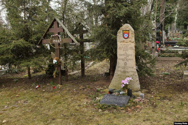 Массовая могила власовцев на Ольшанском кладбище Массовая могила власовцев на Ольшанском кладбище