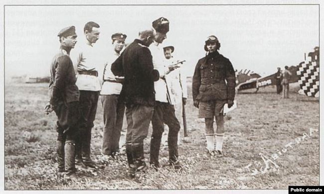 Генерал Врангель советуется со своими офицерами. Крым, 1920 год Генерал Врангель советуется со своими офицерами. Крым, 1920 год