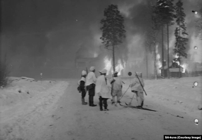 Горящие здания в пригороде Хельсинки
