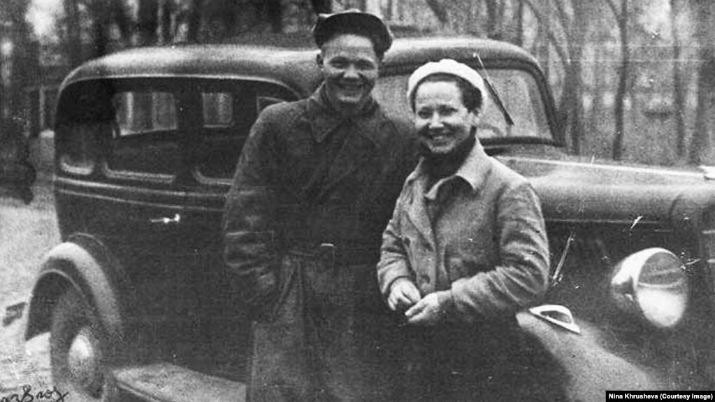 Люба Сизых и Леонид Хрущёв, 1938 Люба Сизых и Леонид Хрущёв, 1938